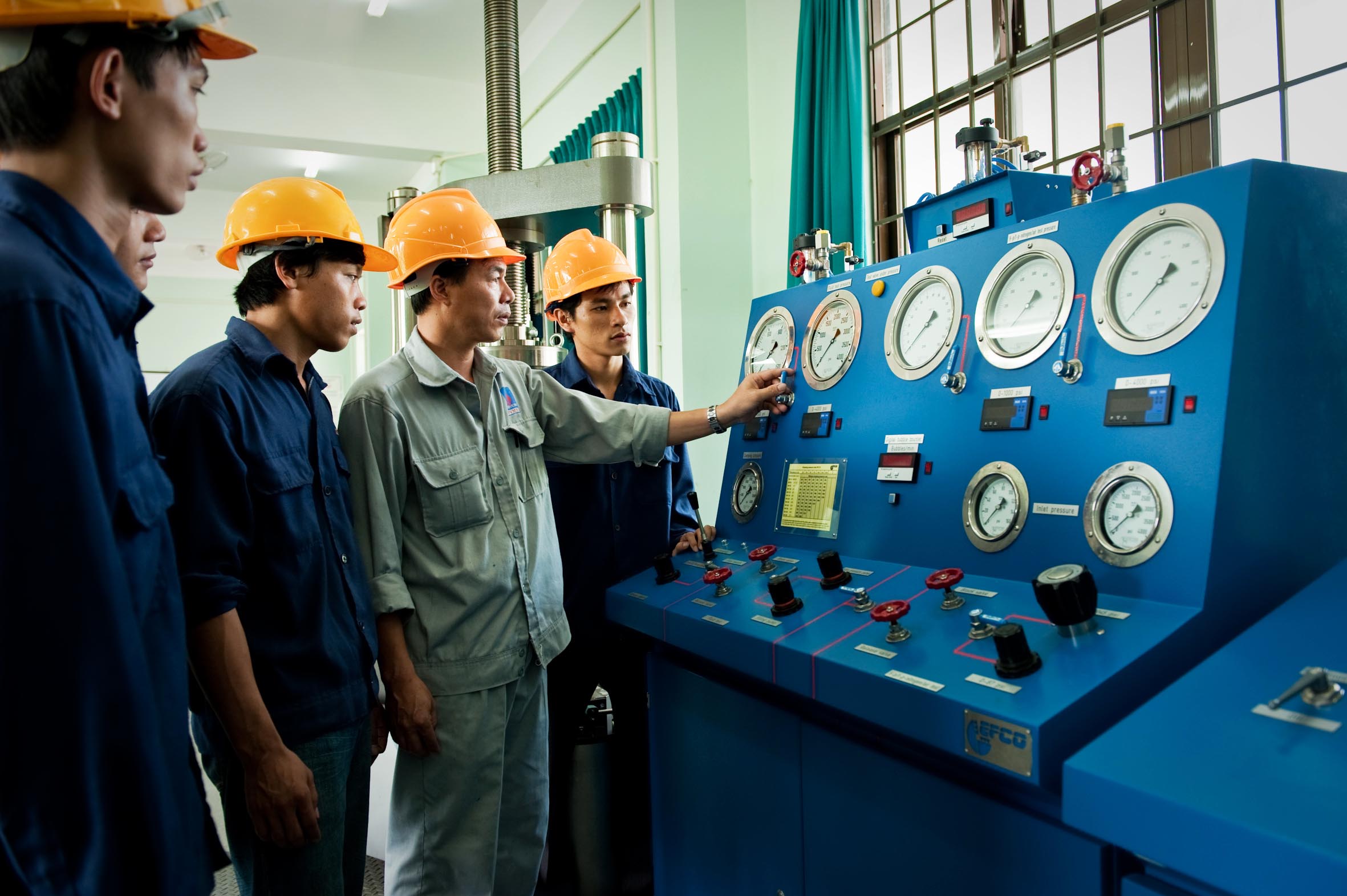 TRƯỜNG CAO ĐẲNG DẦU KHÍ