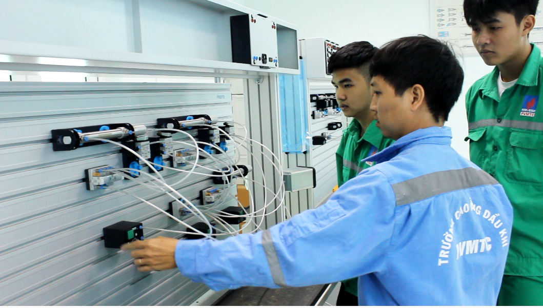 TRƯỜNG CAO ĐẲNG DẦU KHÍ