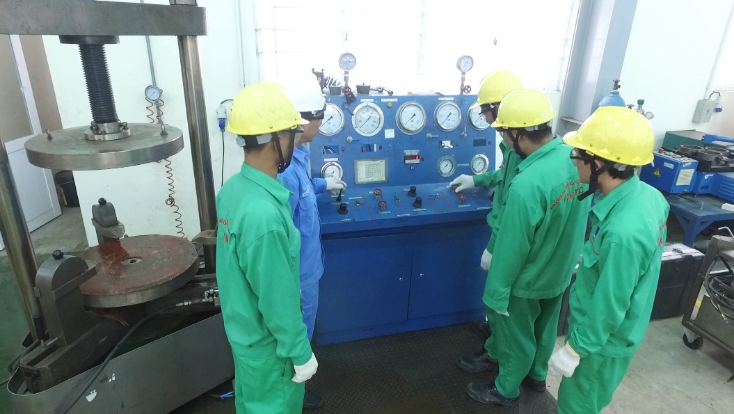 TRƯỜNG CAO ĐẲNG DẦU KHÍ