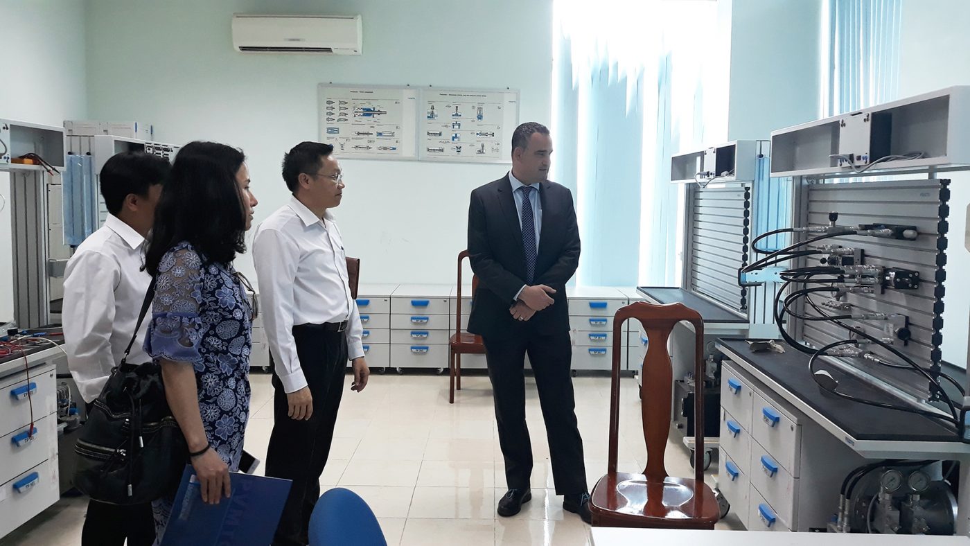 TRƯỜNG CAO ĐẲNG DẦU KHÍ