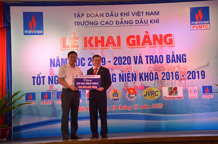 PVMTC tổ chức trao bằng tốt nghiệp và khai giảng năm học 2019-2020