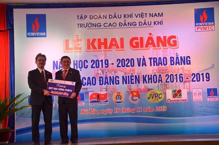 PVMTC tổ chức trao bằng tốt nghiệp và khai giảng năm học 2019-2020