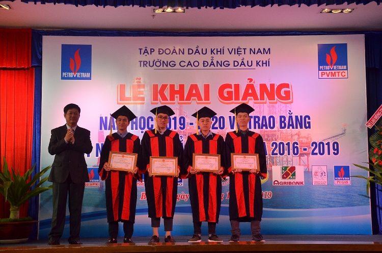 PVMTC tổ chức trao bằng tốt nghiệp và khai giảng năm học 2019-2020