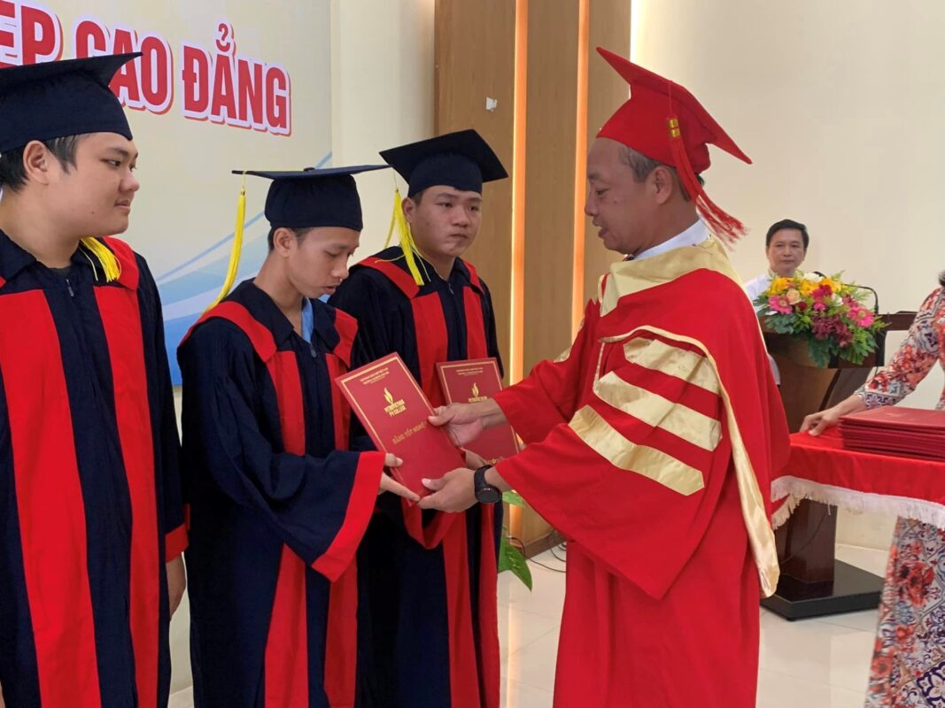 TRƯỜNG CAO ĐẲNG DẦU KHÍ