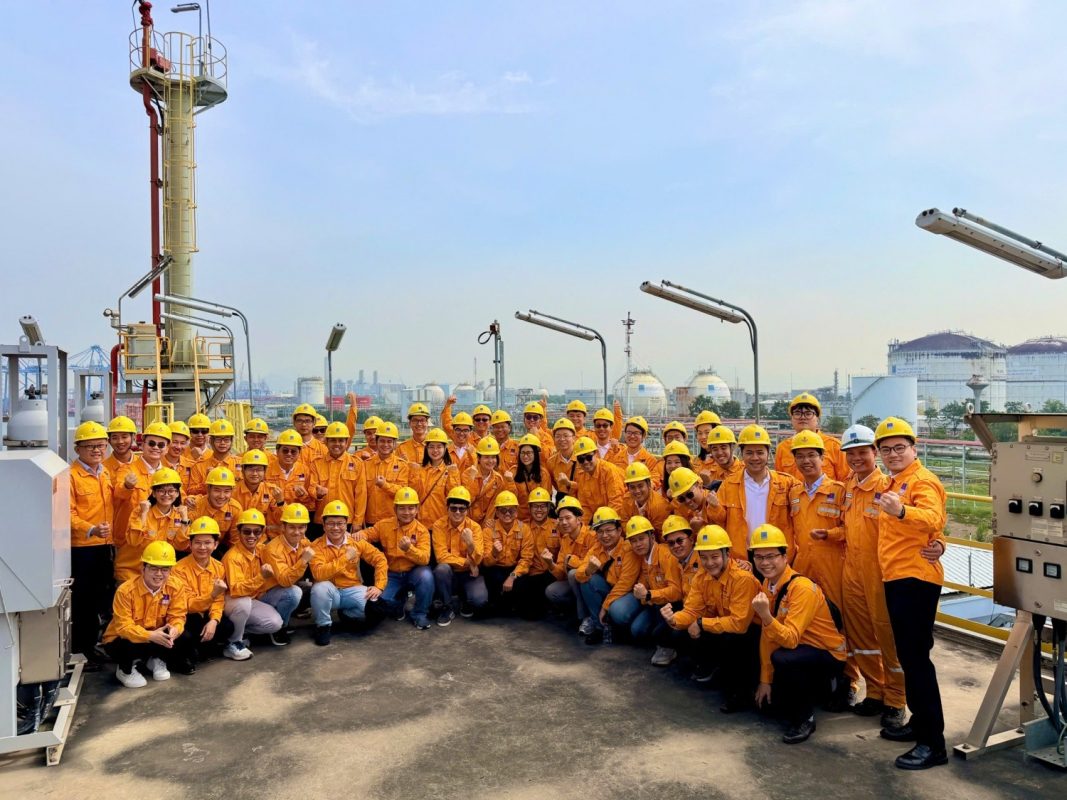 Lãnh đạo tương lai PETROVIETNAM 2025″ trải nghiệm thực tế tại kho cảng LNG Thị Vải.