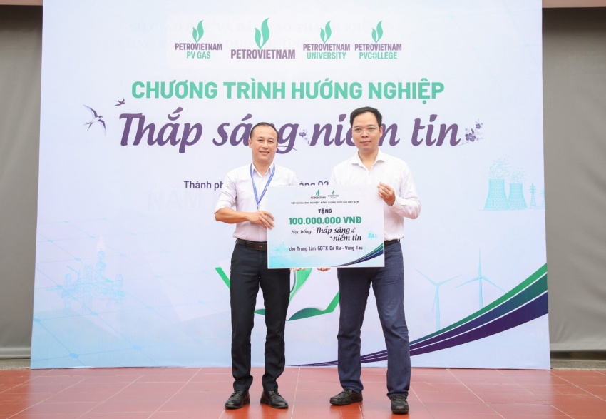 Petrovietnam thắp sáng niềm tin, tiếp sức tương lai cho thế hệ trẻ TP. Hồ Chí Minh Petrovietnam thắp sáng niềm tin, tiếp sức tương lai cho thế hệ trẻ tại Trung tâm GDTX khu vực Bà Rịa - Vũng Tàu