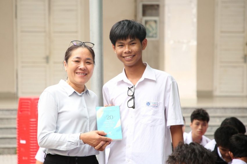 Petrovietnam thắp sáng niềm tin, tiếp sức tương lai cho thế hệ trẻ TP. Hồ Chí Minh Petrovietnam thắp sáng niềm tin, tiếp sức tương lai cho thế hệ trẻ tại Trung tâm GDTX khu vực Bà Rịa - Vũng Tàu