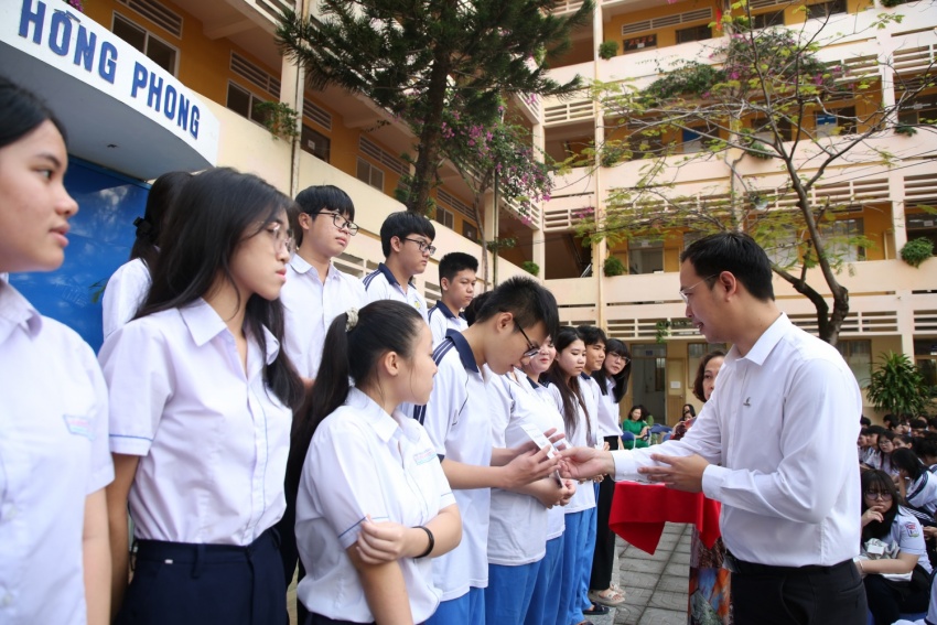 Petrovietnam đồng hành cùng học sinh THPT Lê Hồng Phong chinh phục ước mơ ngành Năng lượng Petrovietnam đồng hành cùng học sinh Trường THPT Lê Hồng Phong chinh phục ước mơ ngành năng lượng