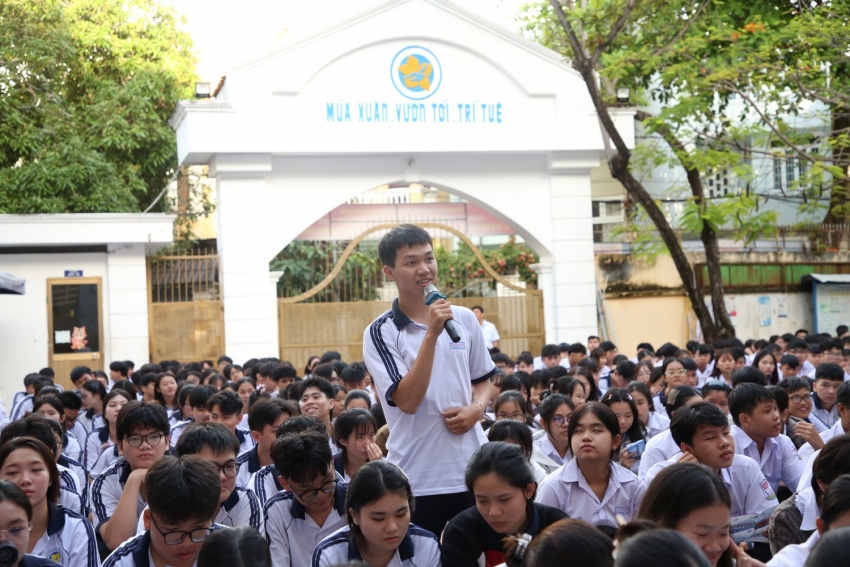 Petrovietnam đồng hành cùng học sinh THPT Lê Hồng Phong chinh phục ước mơ ngành Năng lượng Petrovietnam đồng hành cùng học sinh Trường THPT Lê Hồng Phong chinh phục ước mơ ngành năng lượng