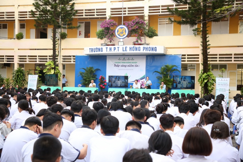 Petrovietnam đồng hành cùng học sinh THPT Lê Hồng Phong chinh phục ước mơ ngành Năng lượng Petrovietnam đồng hành cùng học sinh Trường THPT Lê Hồng Phong chinh phục ước mơ ngành năng lượng