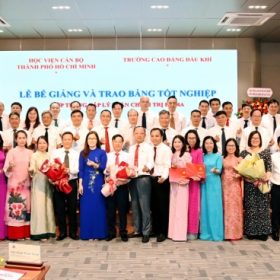 PV College và Học viện Cán bộ TP HCM phối hợp tổ chức bế giảng lớp Trung cấp Lý luận chính trị K144A