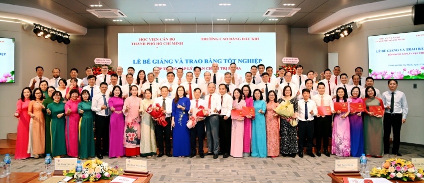 PV College và Học viện Cán bộ TP HCM phối hợp tổ chức bế giảng lớp Trung cấp Lý luận chính trị K144A