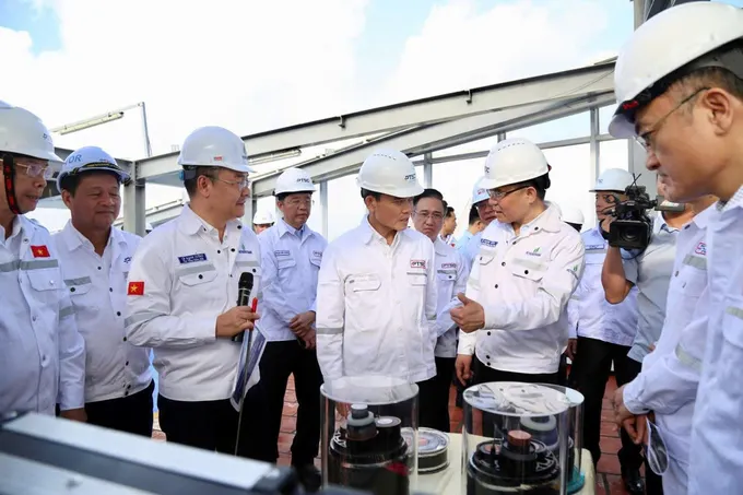 Bí thư Thành ủy TPHCM Trần Lưu Quang cùng lãnh đạo Bộ Công thương, lãnh đạo Petrovietnam thăm Trung tâm Công nghiệp năng lượng và hậu cần kỹ thuật Petrovietnam/PTSC 1.jpg