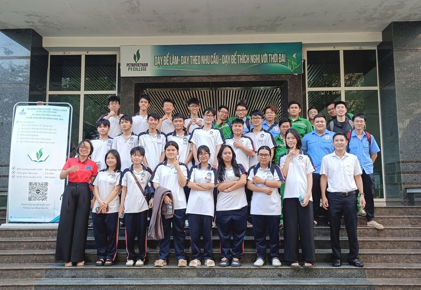 ĐÓN ĐOÀN HỌC SINH THPT THAM QUAN, TRẢI NGHIỆM THỰC TẾ TẠI TỔ HỢP HÓA DẦU LONG SƠN VÀ TRƯỜNG CAO ĐẲNG DẦU KHÍ