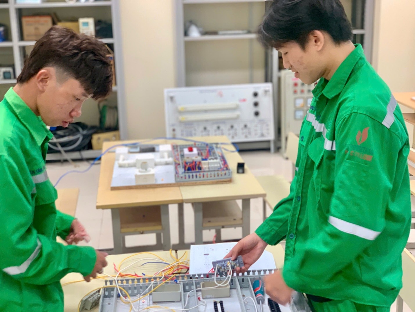 PVCOLLEGE TỔ CHỨC KỲ THI TỐT NGHIỆP KHÓA 2023: KHẲNG ĐỊNH CHẤT LƯỢNG ĐÀO TẠO GẮN LIỀN VỚI THỰC TIỄN DOANH NGHIỆP