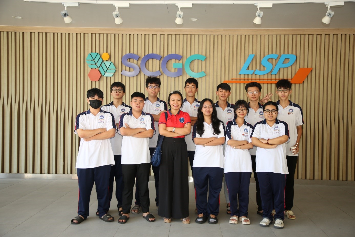 ĐÓN ĐOÀN HỌC SINH THPT THAM QUAN, TRẢI NGHIỆM THỰC TẾ TẠI TỔ HỢP HÓA DẦU LONG SƠN VÀ TRƯỜNG CAO ĐẲNG DẦU KHÍ