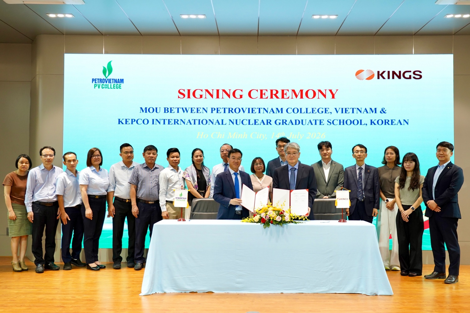 PV College và KEPCO International Nuclear Graduate School (KINGS) ký kết hợp tác đào tạo nguồn nhân lực hạt nhân chất lượng cao PV College và KINGS ký kết hợp tác đào tạo nguồn nhân lực hạt nhân chất lượng cao