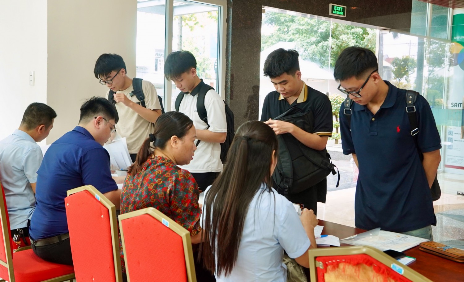 PVCollege chào đón tân sinh viên làm thủ tục nhập học năm 2026 PVCollege chào đón tân sinh viên năm 2026