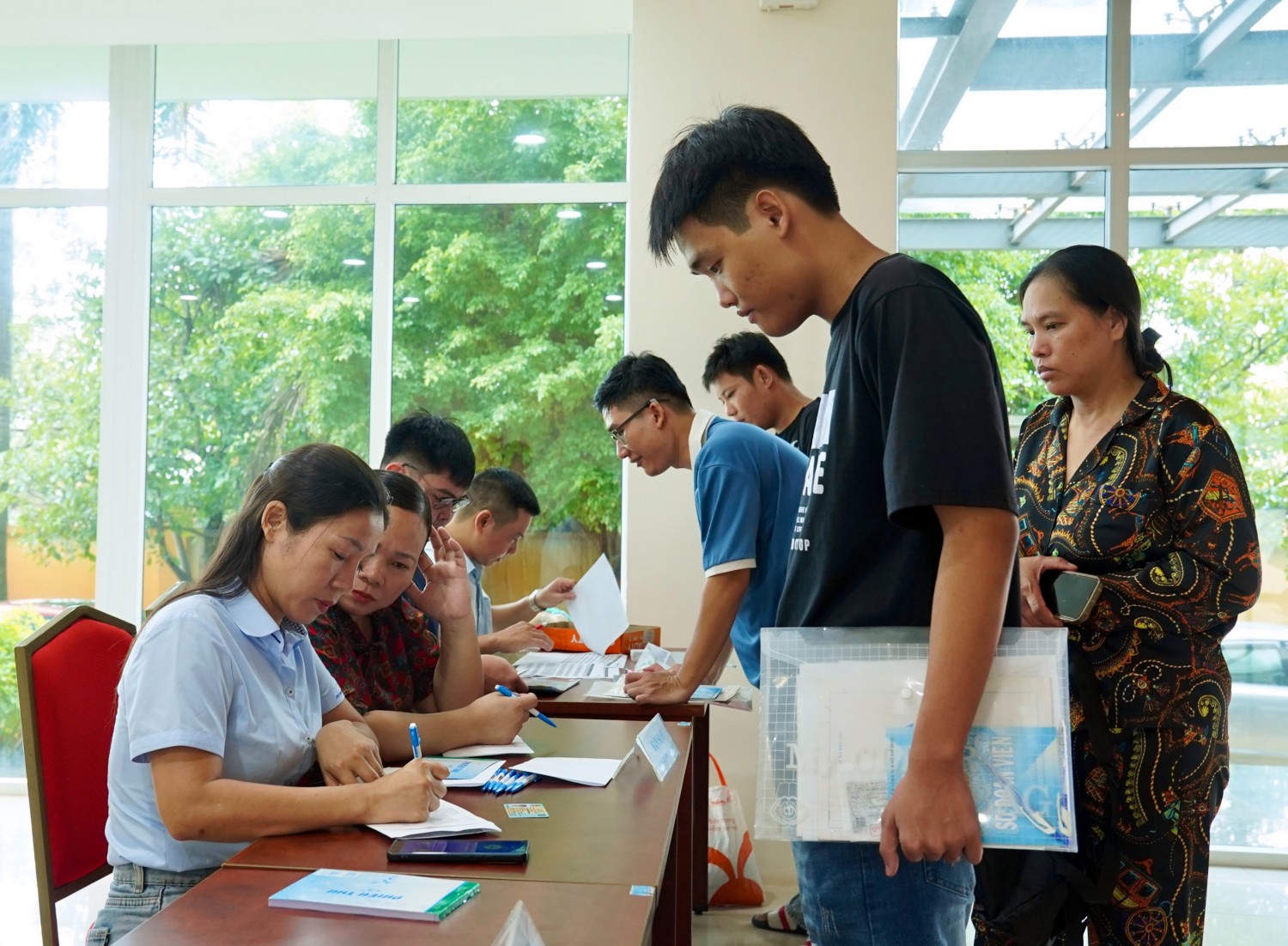 PVCollege chào đón tân sinh viên làm thủ tục nhập học năm 2026 PVCollege chào đón tân sinh viên năm 2026