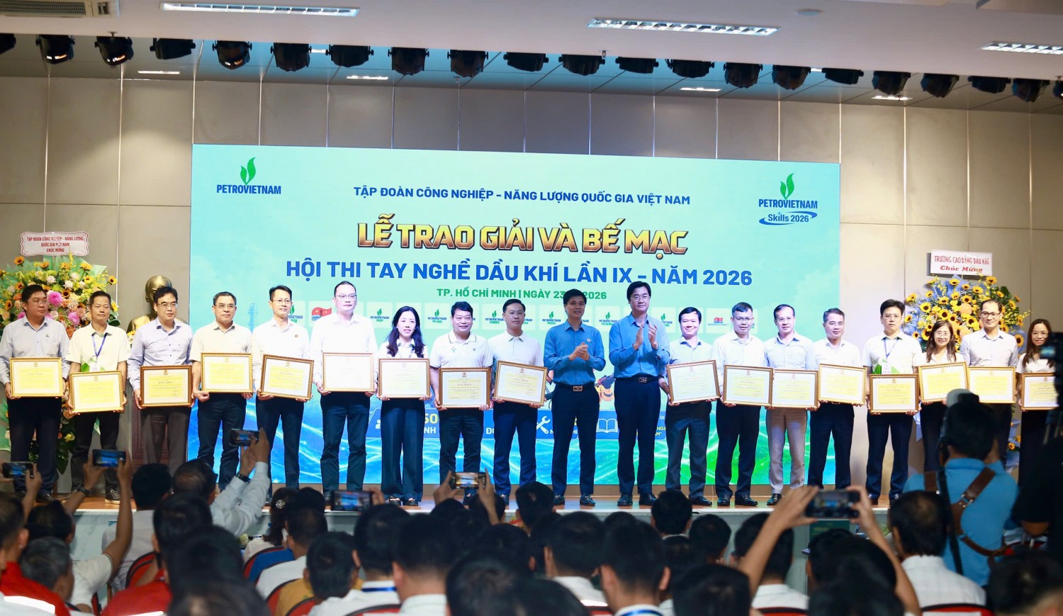 Bế mạc Hội thi Tay nghề Dầu khí lần thứ IX: Tôn vinh những “bàn tay vàng” - thắp sáng khát vọng vươn xa Bế mạc Hội thi Tay nghề Dầu khí lần thứ IX: Tôn vinh những “bàn tay vàng” - thắp sáng khát vọng vươn xa