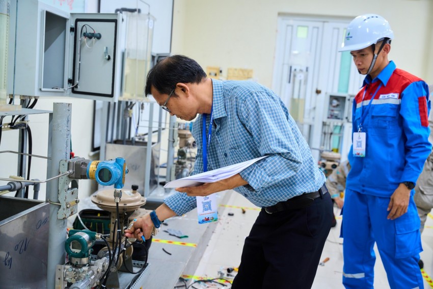[Chùm ảnh] Ngày thi thứ 2 Hội thi Tay nghề Dầu khí lần IX - năm 2026: Sôi nổi, kịch tính, chính xác trên từng thao tác