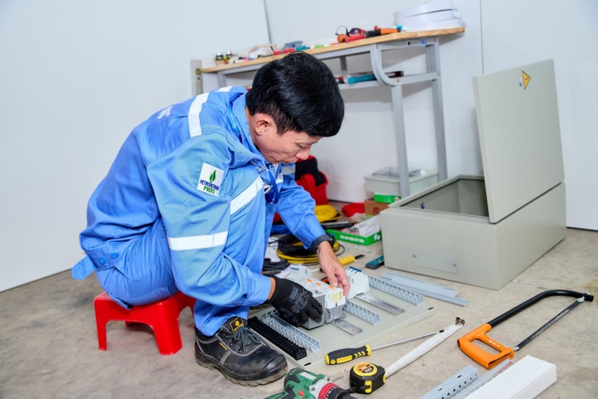 [Chùm ảnh] Ngày thi thứ 2 Hội thi Tay nghề Dầu khí lần IX năm 2026: Sôi nổi, kịch tính, chính xác trên từng thao tác