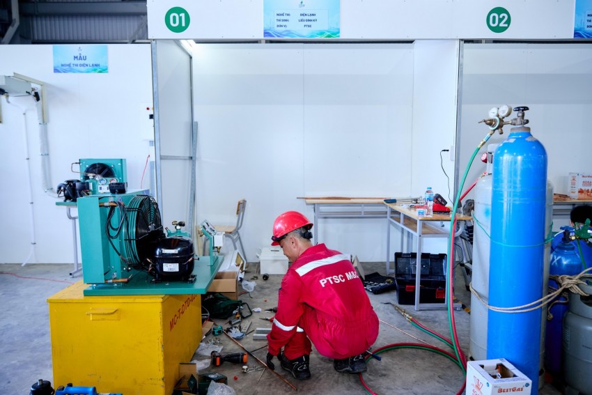 [Chùm ảnh] Ngày thi thứ 2 Hội thi Tay nghề Dầu khí lần IX - năm 2026: Sôi nổi, kịch tính, chính xác trên từng thao tác
