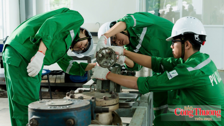 Sinh viên PVCollege trong giờ thực hành.